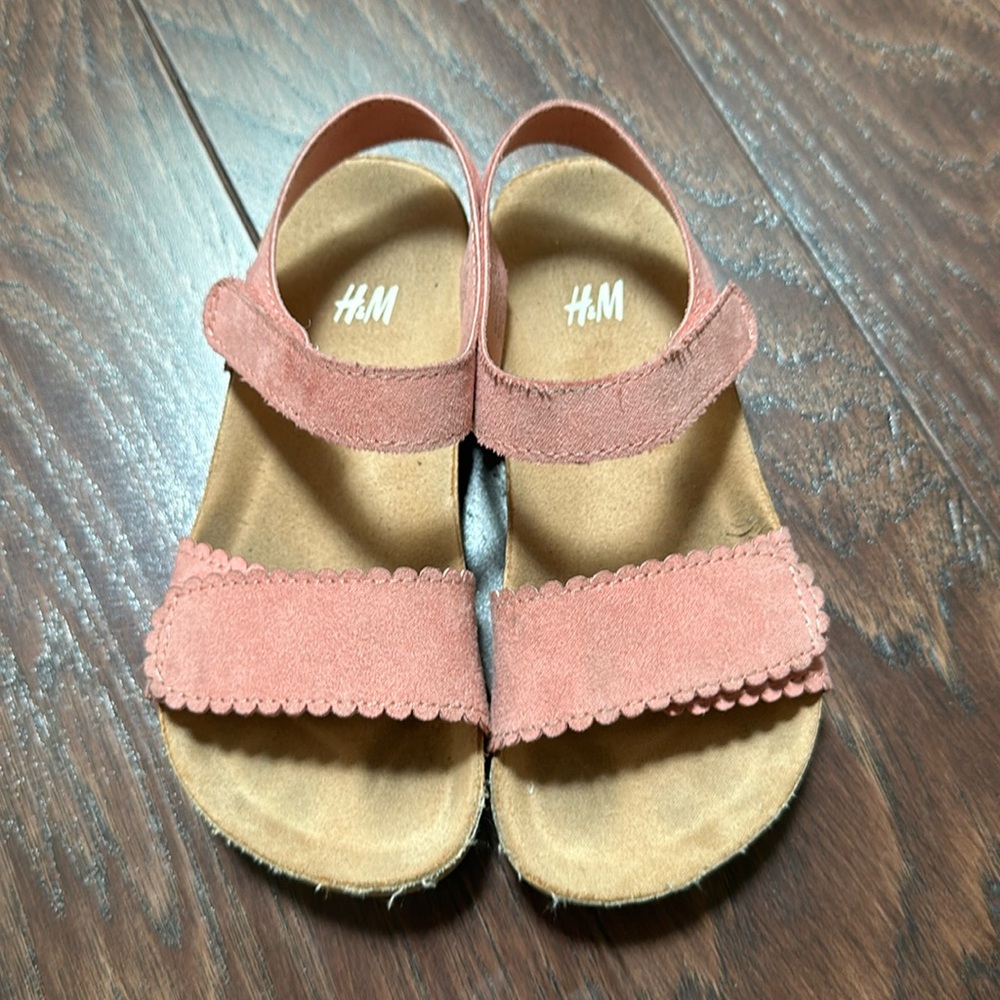 Pink H&M girl’s sandals (Size 9)